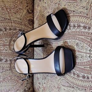 Dream Pairs Strappy Heeled Sandal, Size 8.5